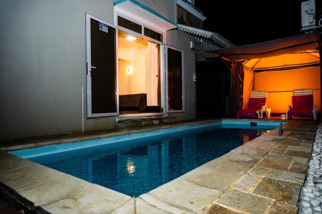 Piscines Privees Et Chauffees, Private Heated Pools Vila Grand Baie Exterior foto
